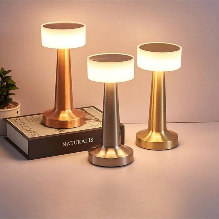 Round metal table lamp